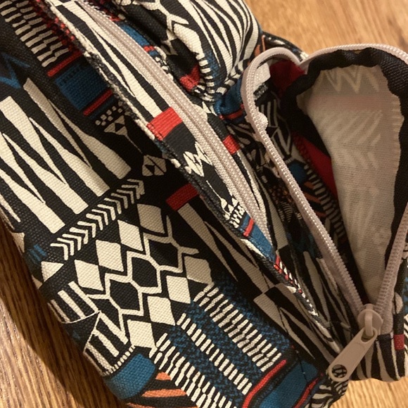 KAVU Original Rope Bag Sling Pack with Adjustable Rope Shoulder Strap - Picture 3 of 5